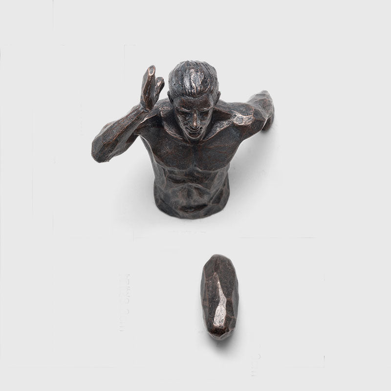 Marmigo Figur Wall Hanging in living room | Copper Handle